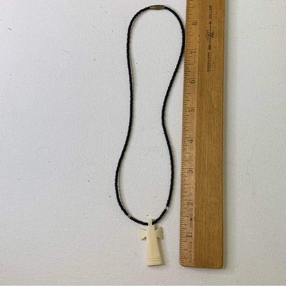 Vintage Bovine Bone Carved Cross Pendant Necklace w Black Glass Seed Beads 18" - Picture 10 of 12